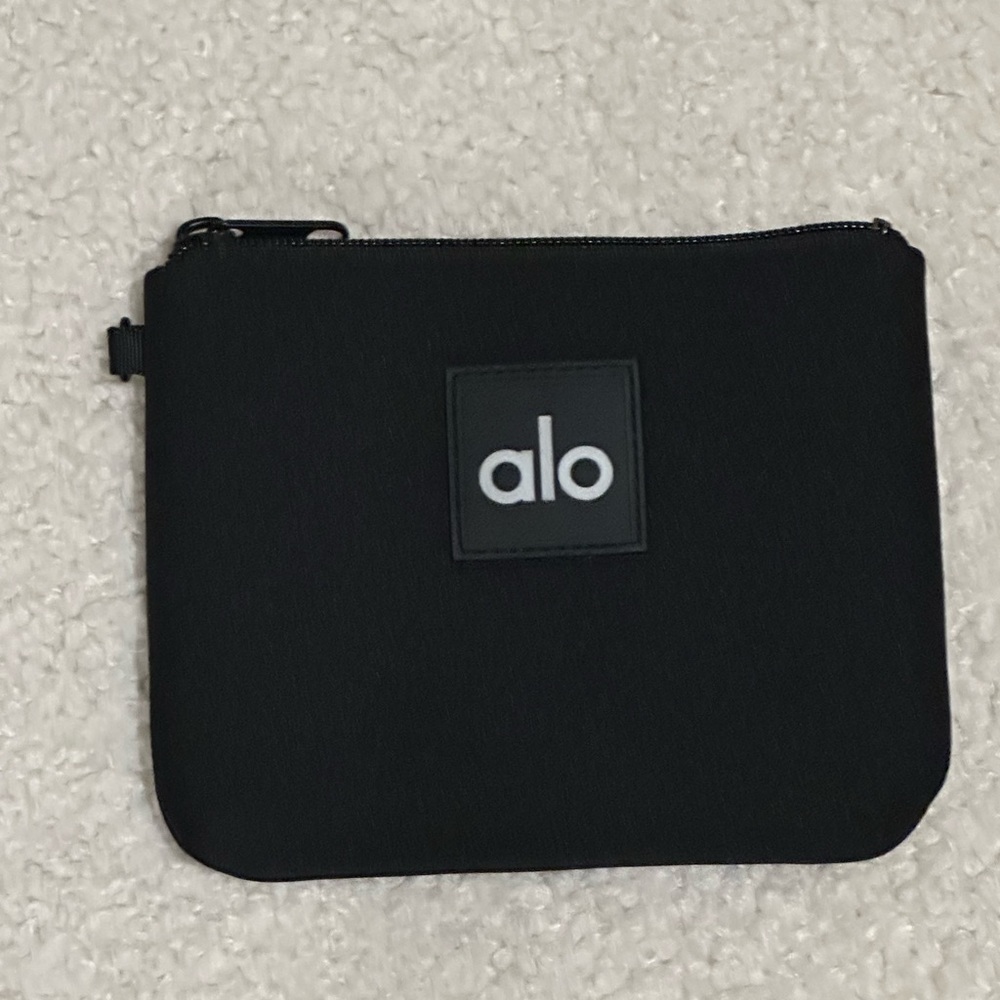 NEW Alo Yoga Neoprene Pouch in Black